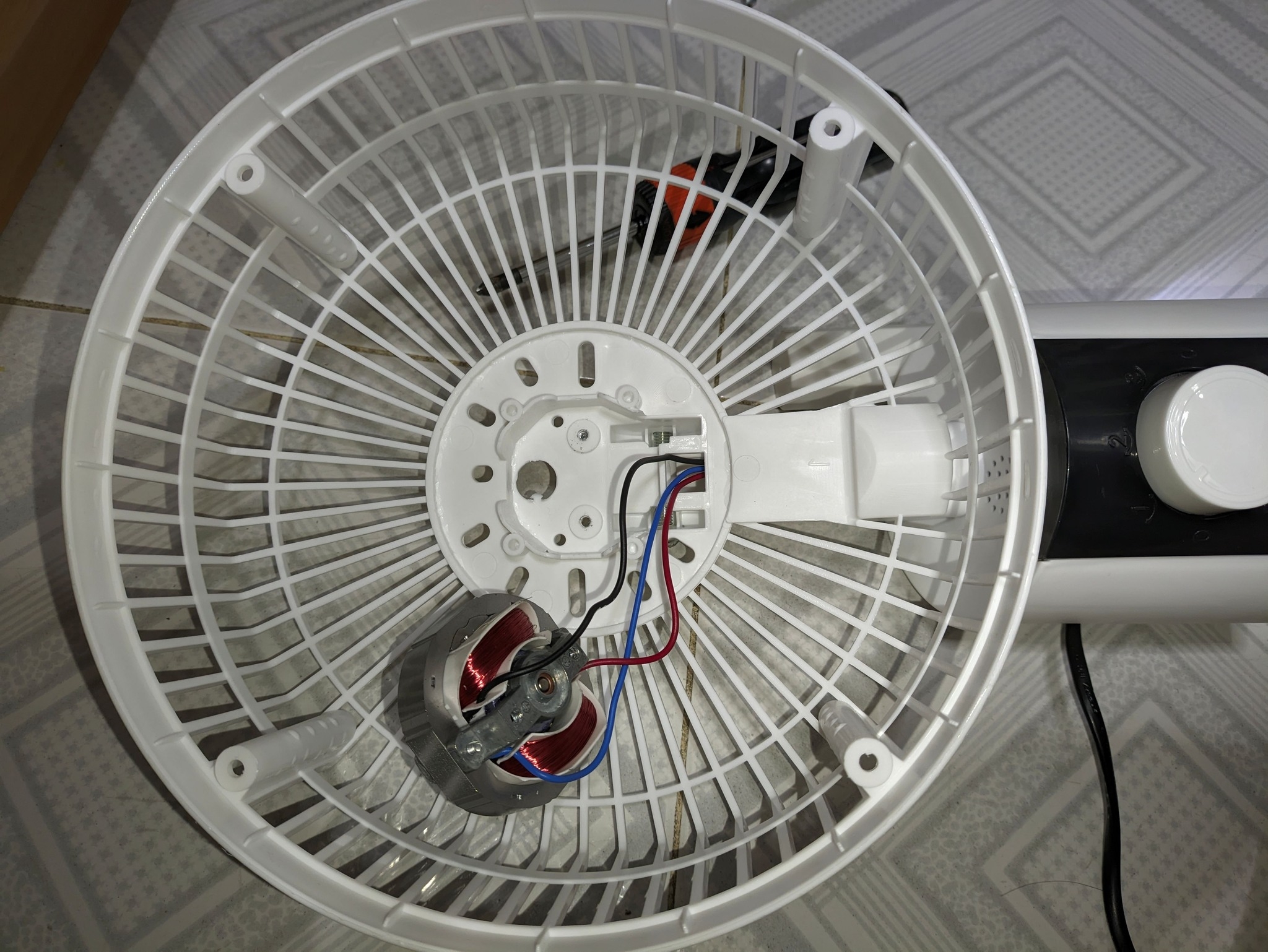 拼多多香港包郵吸港人網購電器　拆$13內地製風扇竟揭安全隱患