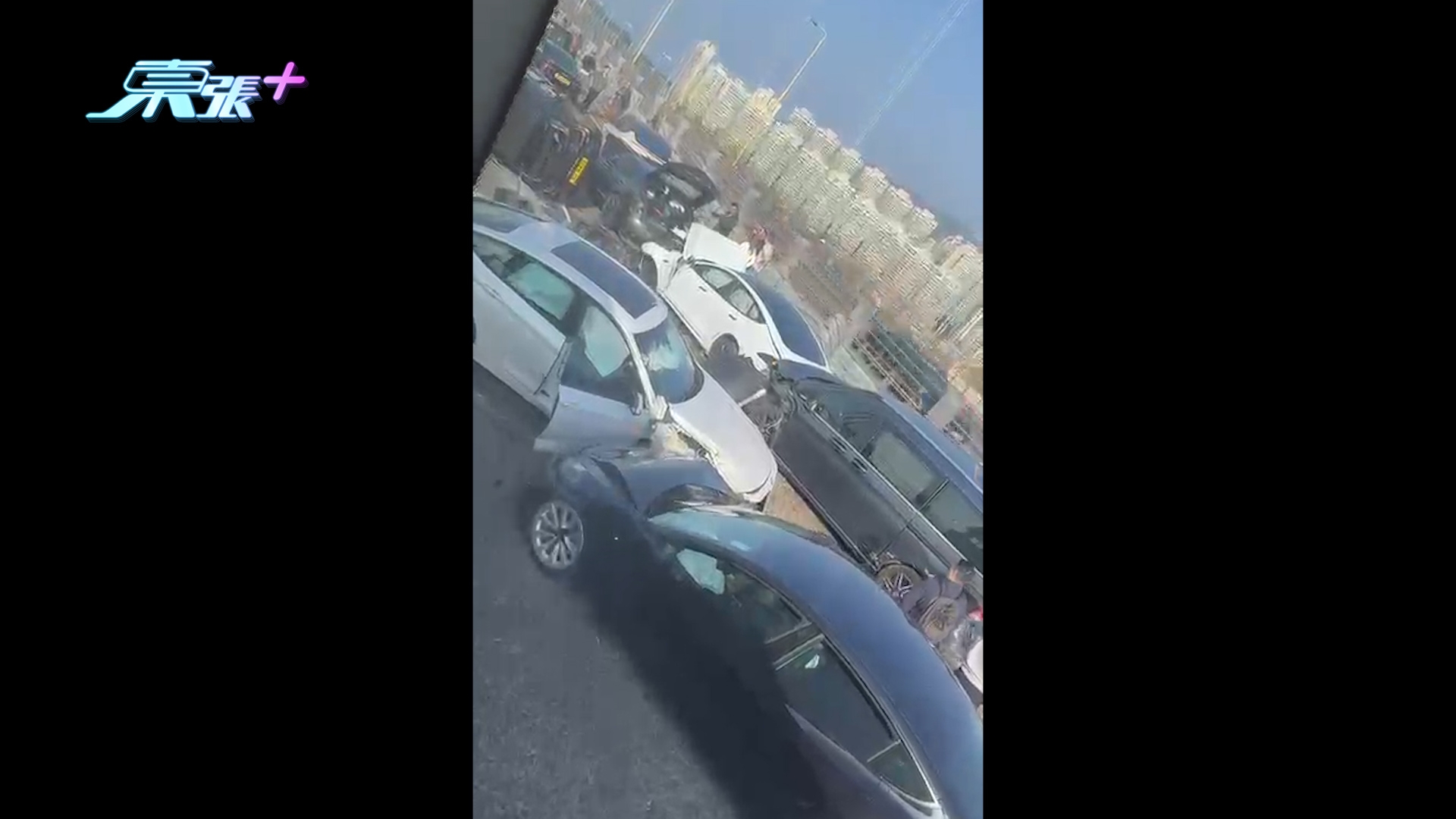 東張西望報料｜青馬大橋10車相撞10人傷　觀眾報料片影到「極誇張」