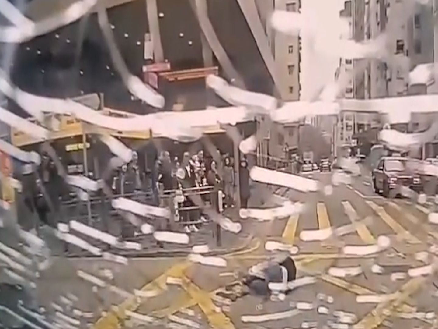 佐敦16歲單車騎手突過馬路遇車禍