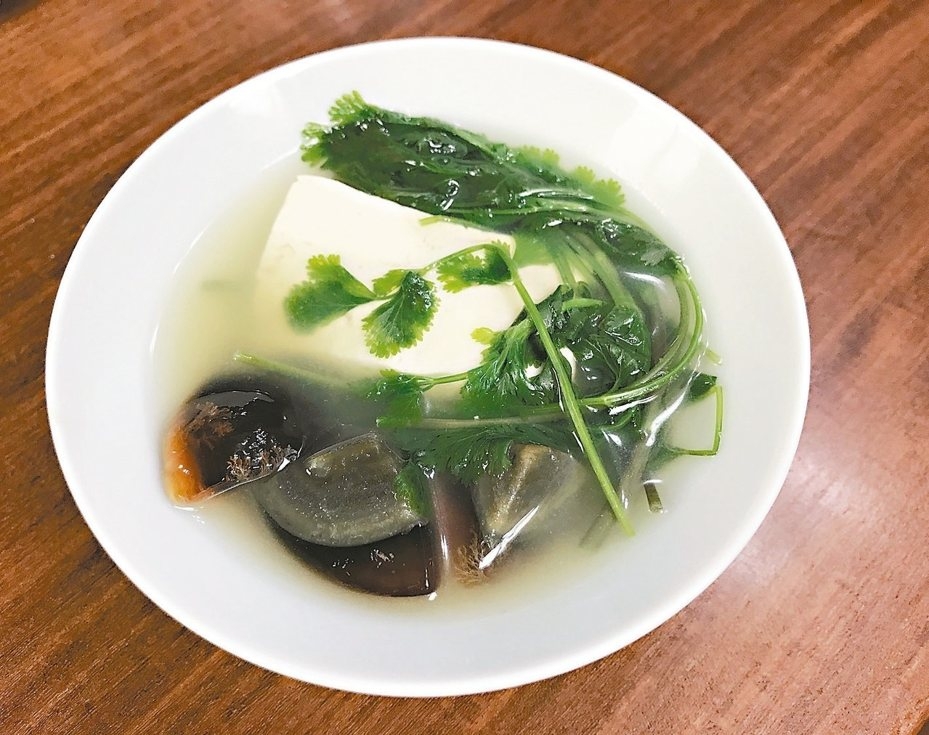 香菜皮蛋湯