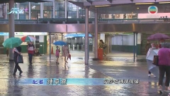 [現場]尖沙咀碼頭風雨減弱 天星小輪恢復服務外出人流漸增