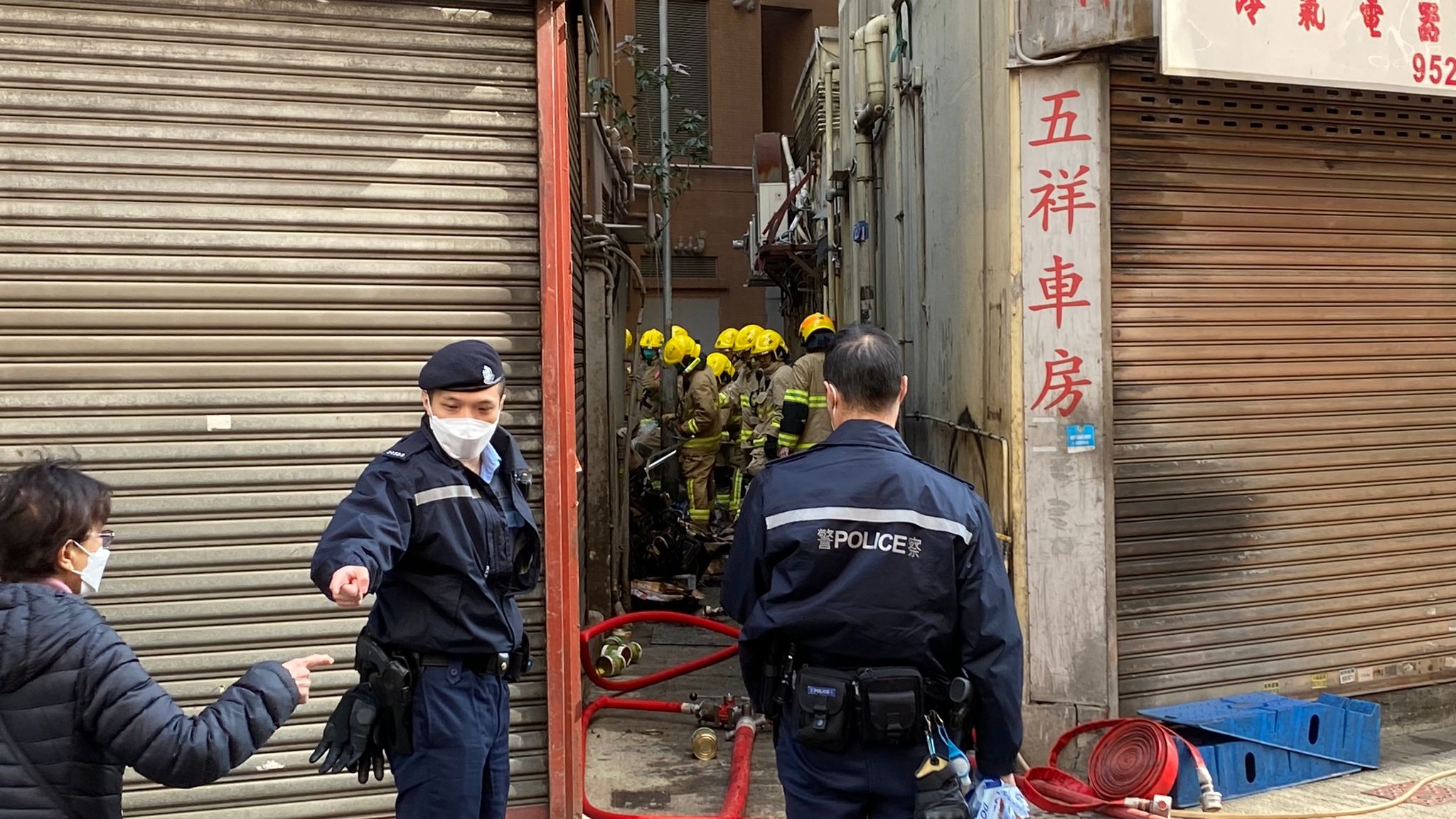 消防派遣5架消防車灌救