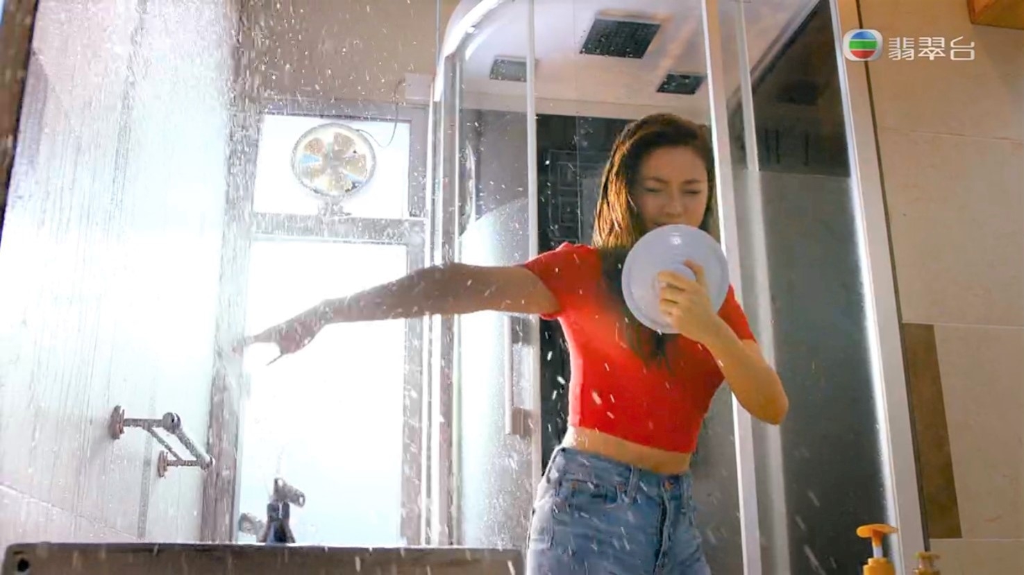 呢場爆水喉戲搞到Kelly好狼狽。