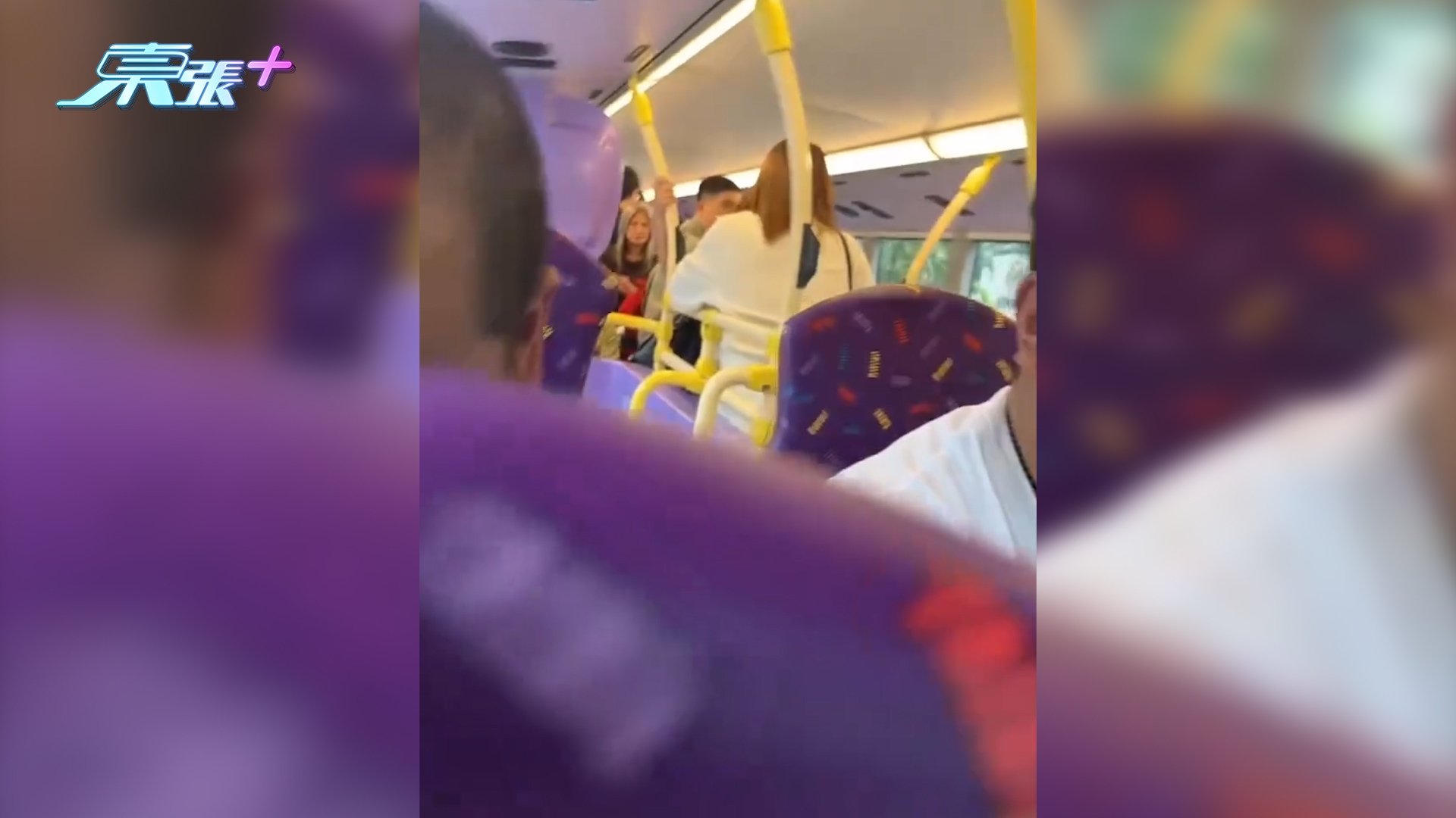 巴士乘客上層「自製企位」站立　車長停車三語開咪勸喻獲網民大讚