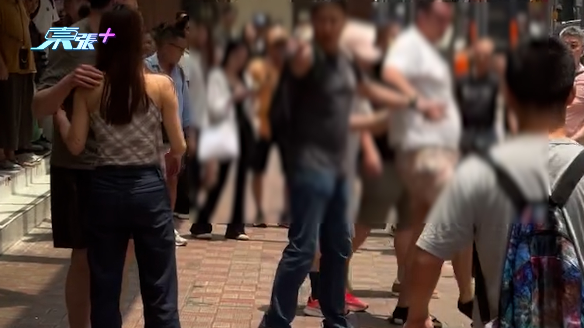 銅鑼灣MMA｜兩司機街頭互毆　爭執擸電筒最後「打到爆缸」（Threads＠wkmik）