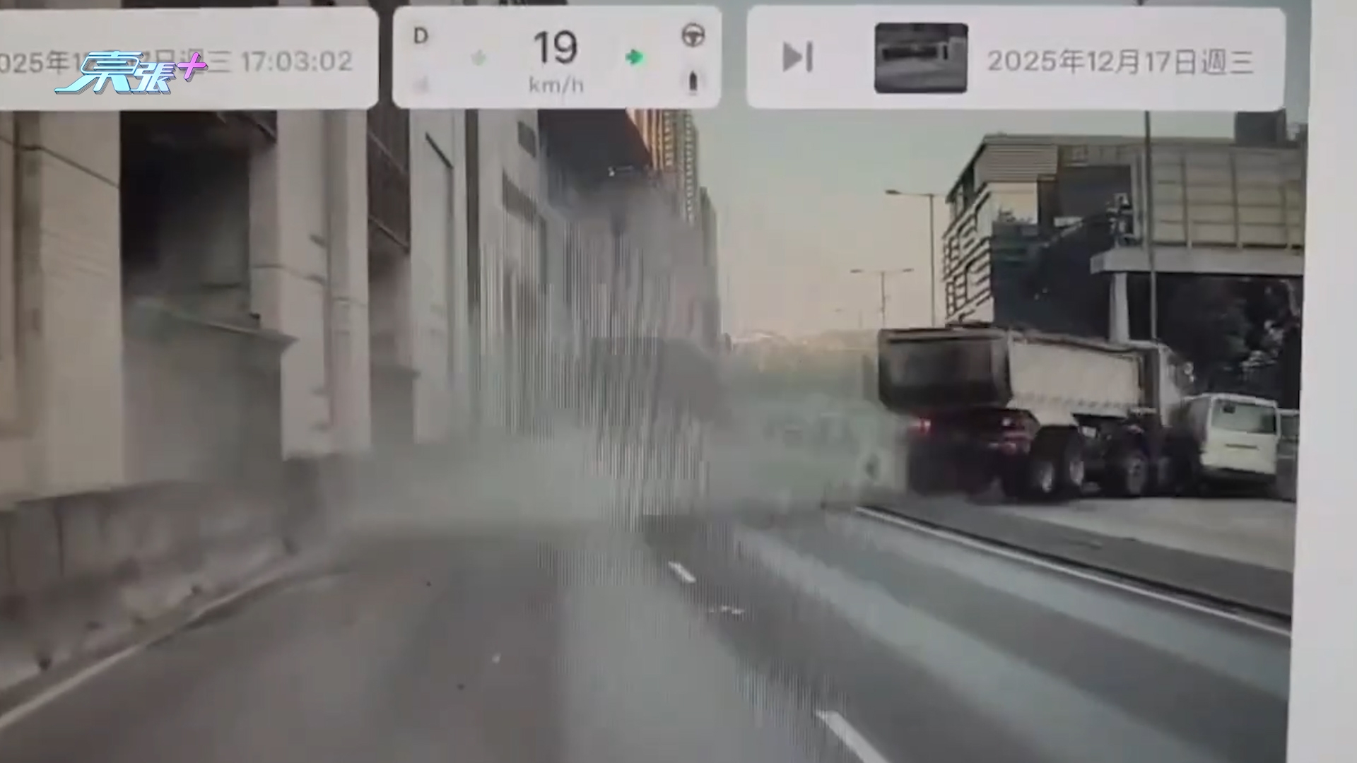 車Cam直擊｜泥頭車閃避鐵騎士玩「甩尾亂舞」　貨Van慘遭攔腰