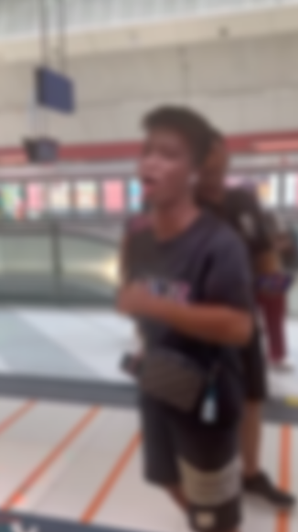 港鐵朗屏站男子不滿被女士撞到　竟轉身大力推人更自稱三合會成員