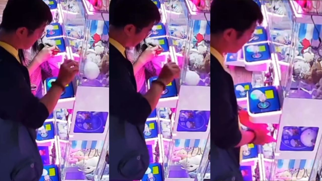 身穿黑色外套的男子在嘗試多次未能成功夾出公仔後，竟突發奇想，取出信用卡，將卡片插入公仔機縫隙，企圖「砍」出獎品。