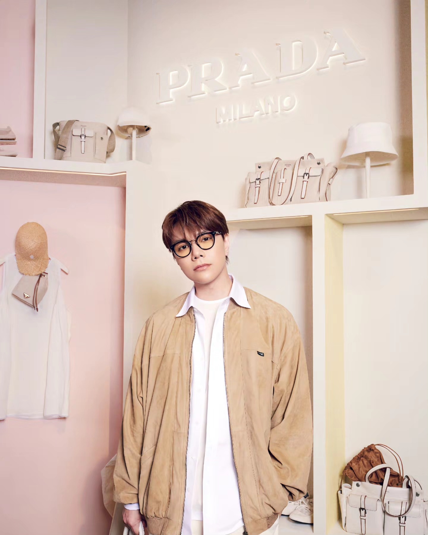 May be an image of one or more people, bangs, eyeglasses, duffle coat and text that says 'PRAIDA PR MLAWO'