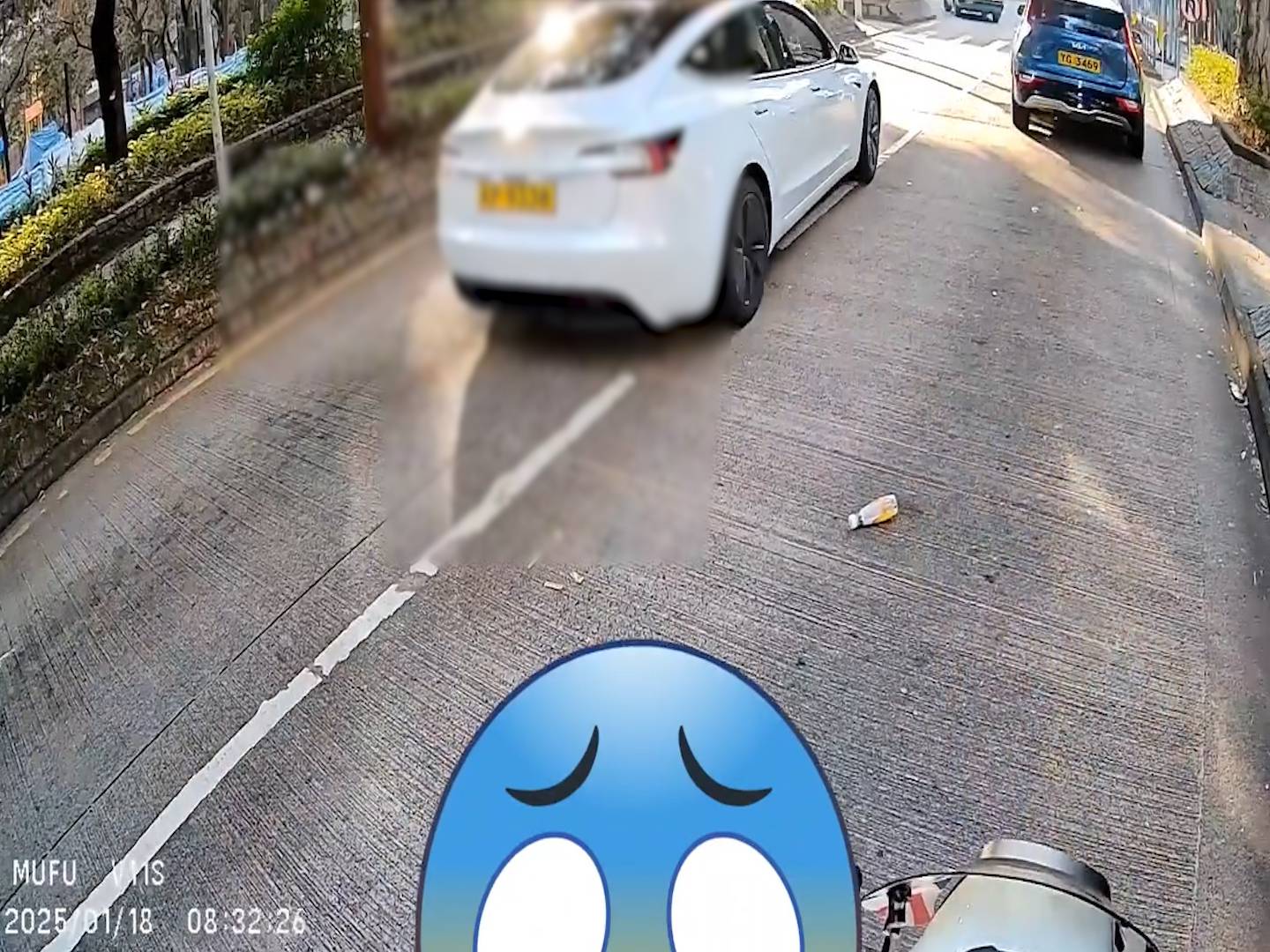 無品Tesla司機馬路亂拋垃圾險中鐵騎士