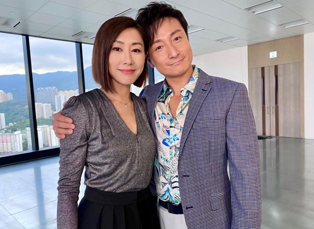 小方仲貼出當年同今日嘅合照，引嚟大批網友留言