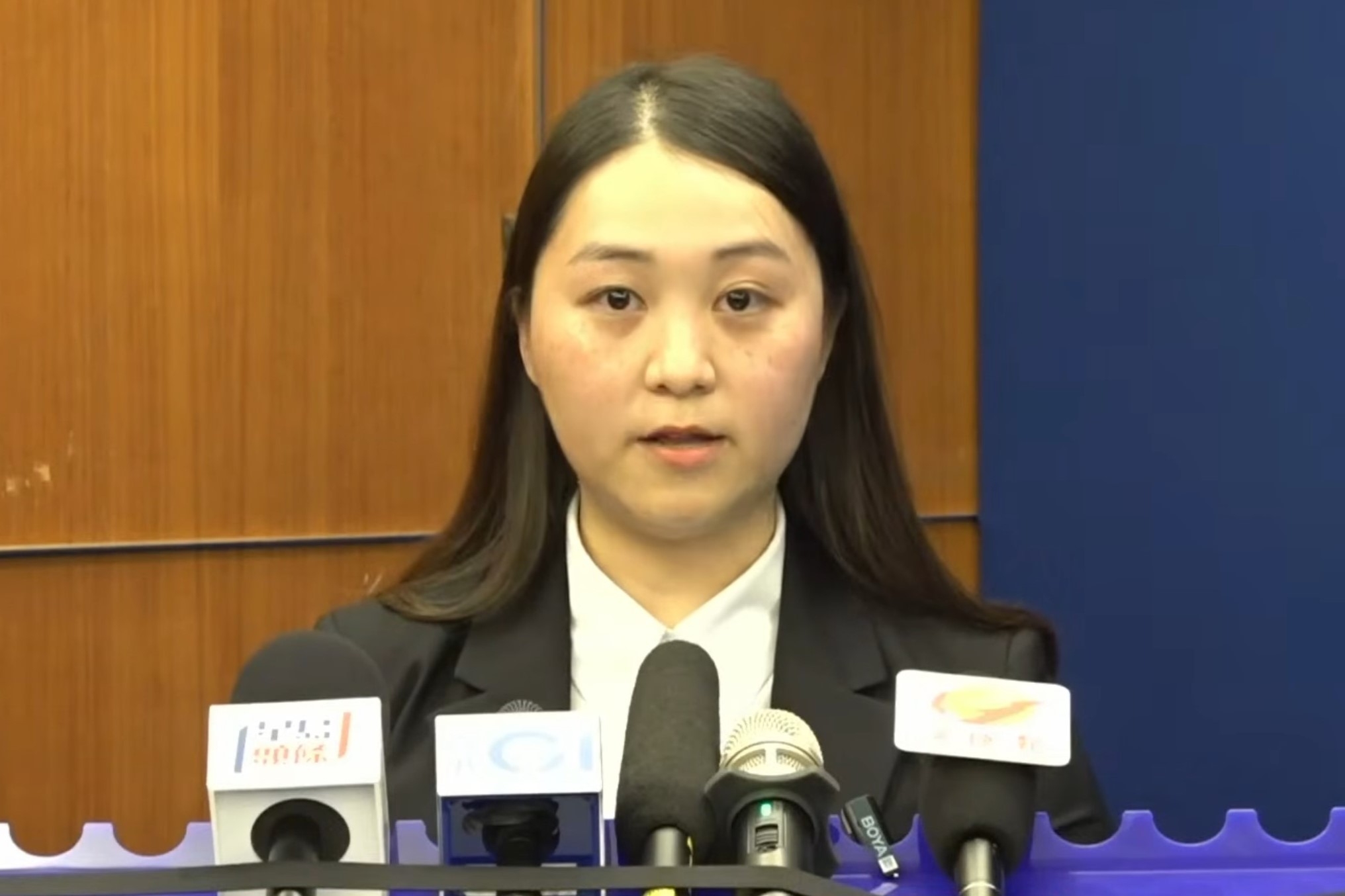 警方葵青警區重案組第一隊督察伍穎欣（警方YouTube直播截圖）