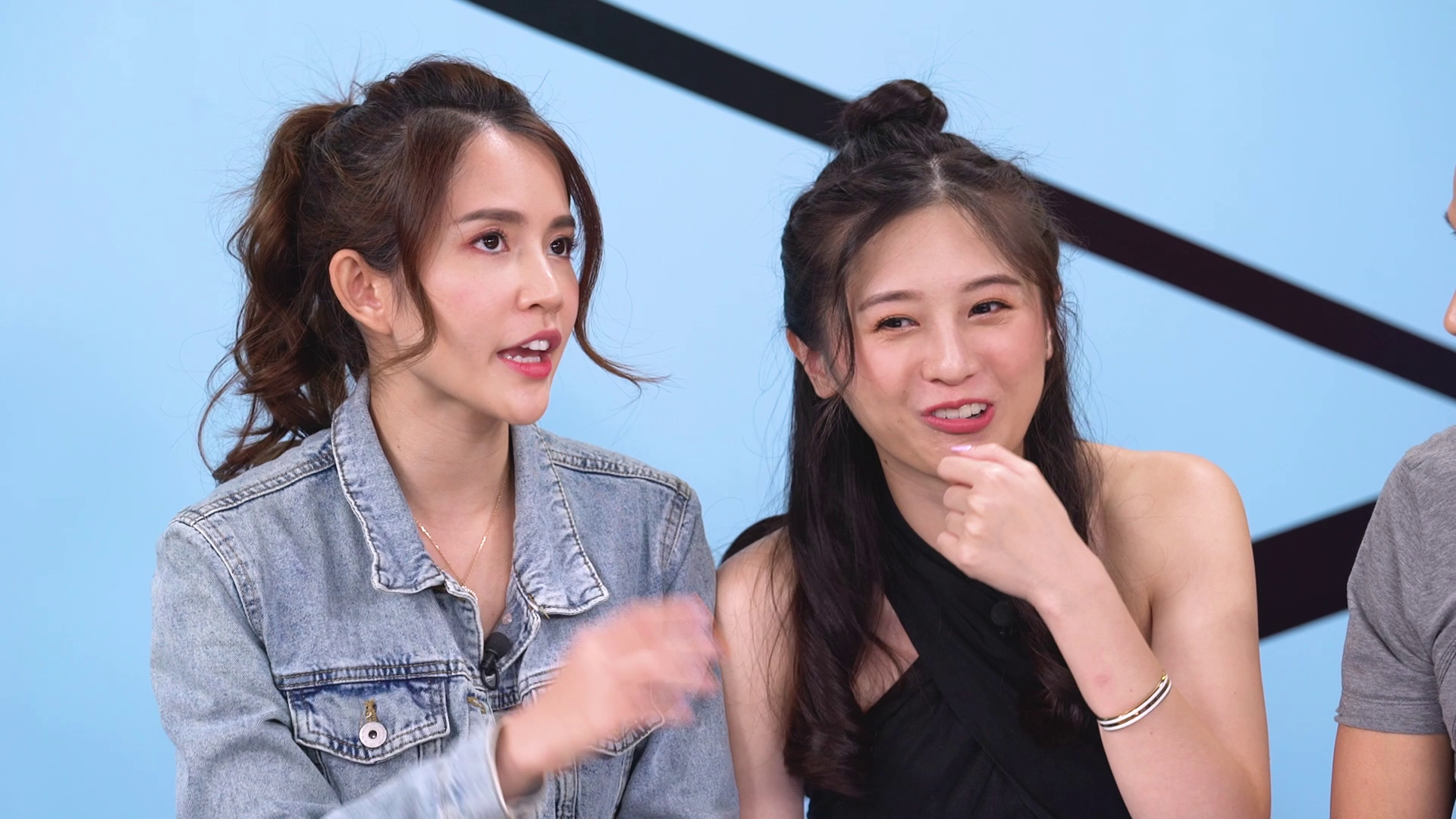 Carmen（左二）呻身邊好多小人，請教師傅如何化解。