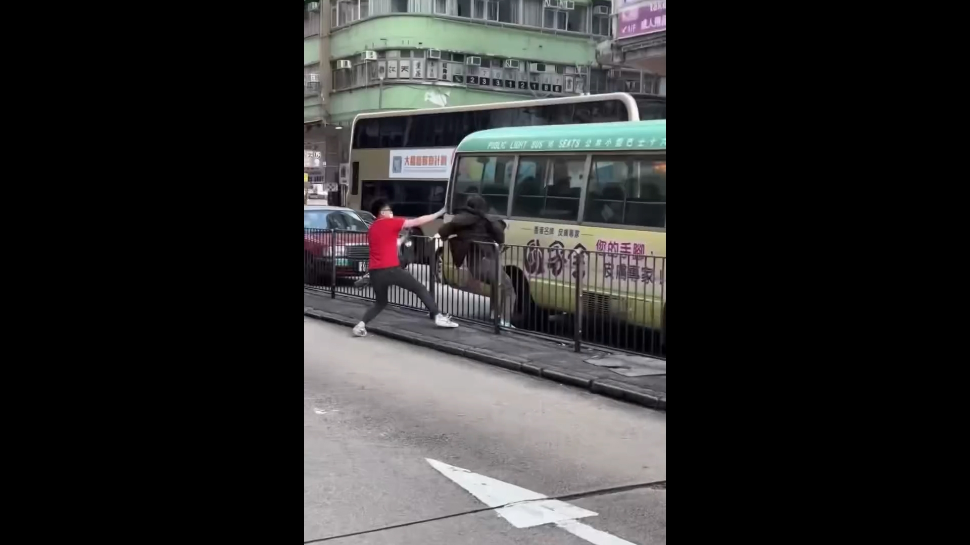 旺角超市店員勇武捉賊追出馬路　片主目擊店員追捕全過程：你支酒仲未俾錢㗎