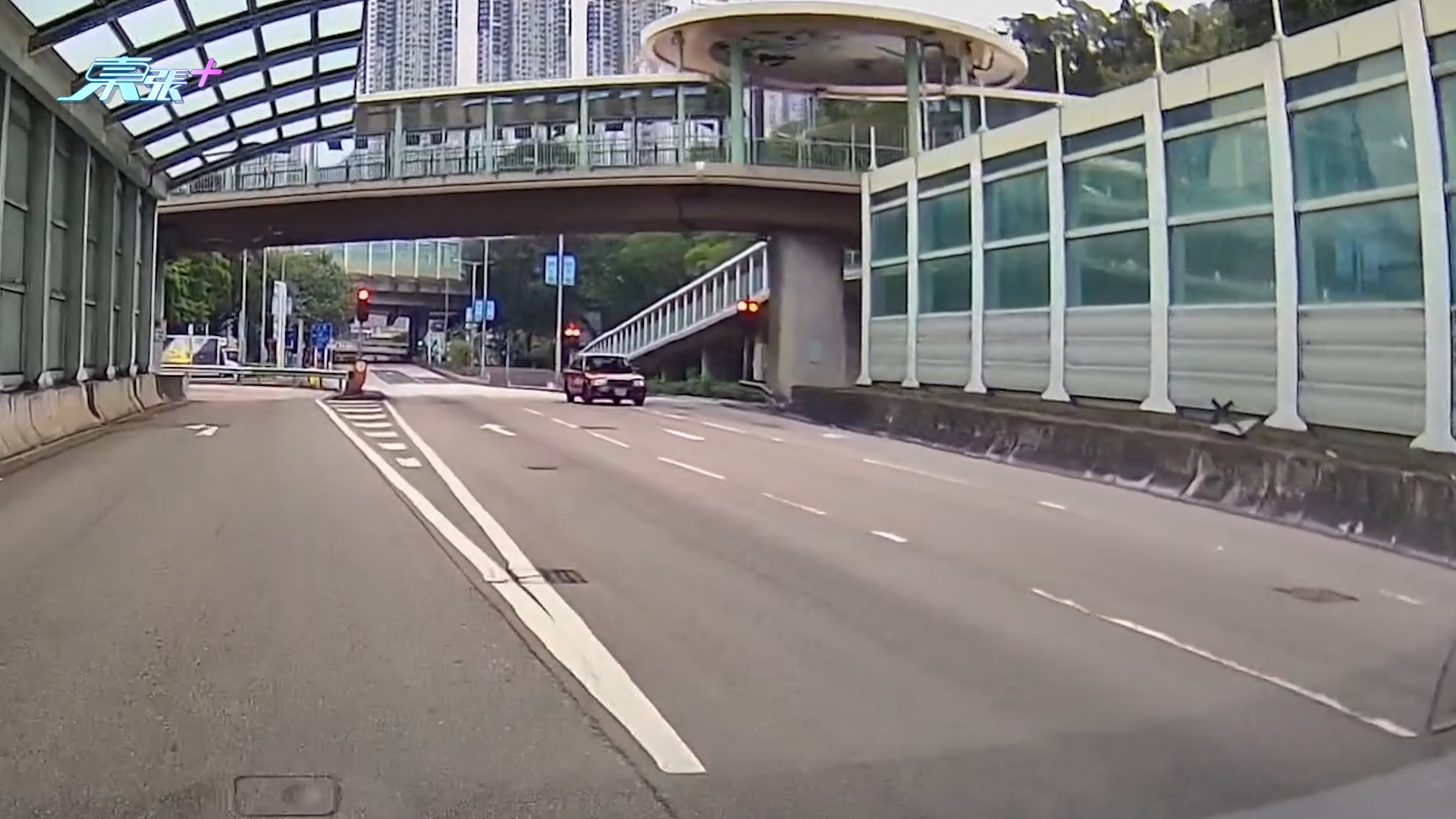 車Cam直擊｜的士行錯路變逆線行駛仲當眾Uturn　網民：以為北上自駕？