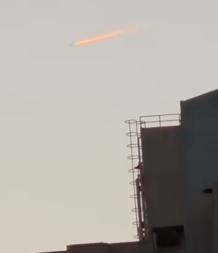 東張西望報料｜本港上空驚現疑似「UFO」　觀眾肉緊報料：不明飛行物體