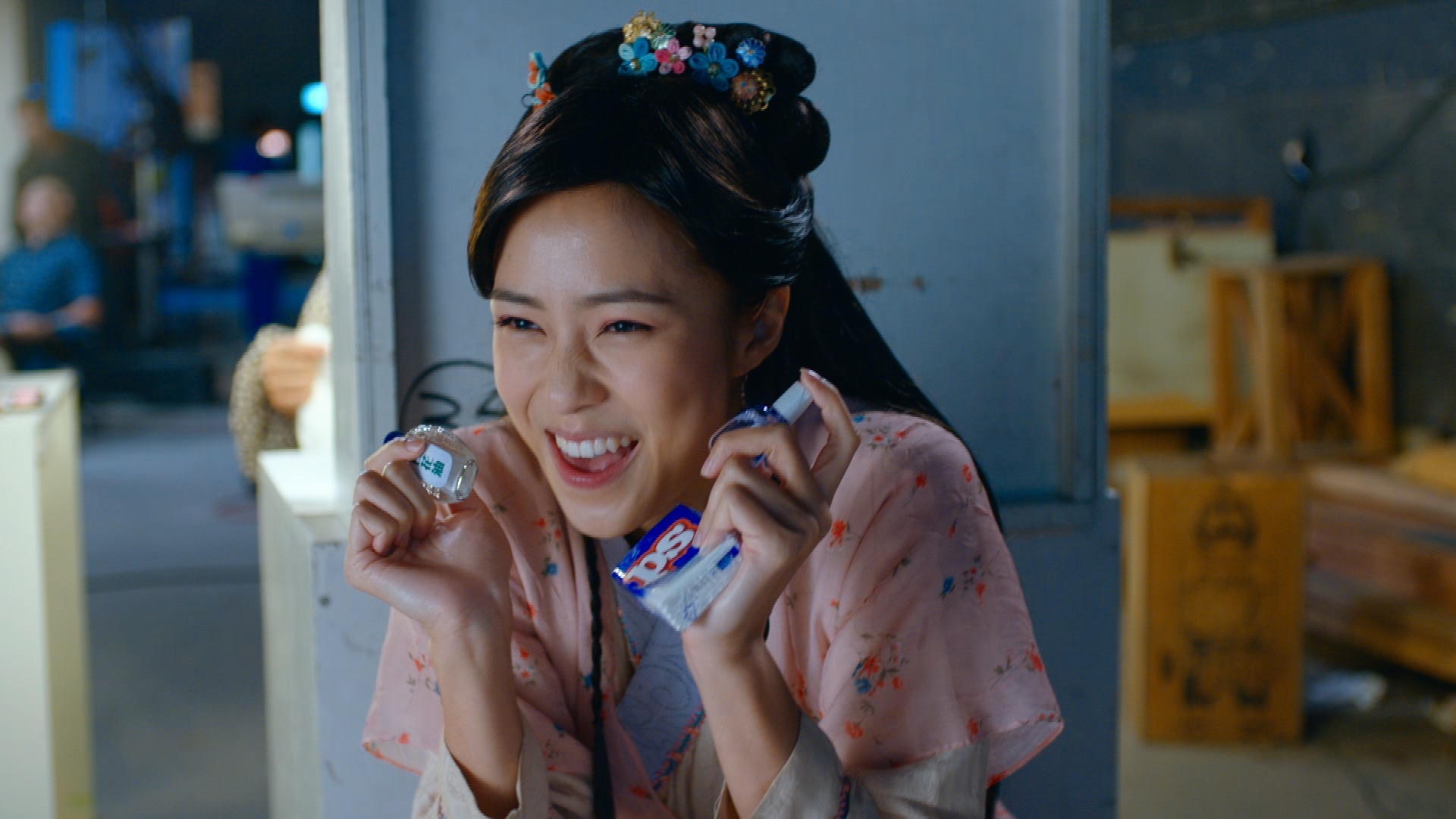 Open姐（劉穎鏇飾）仲會整蠱瑪麗姐。