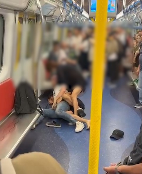 東張西望報料｜黑雨港鐵屯馬線爆MMA　3人混戰玩「碌地沙」　乘客爭相走避