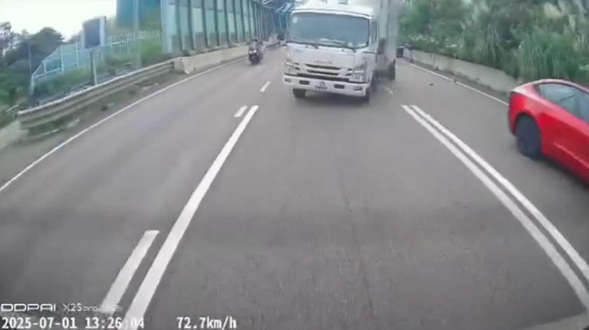 車Cam直擊｜吐露港公路貨車開快車失控　打「白鴿轉」飄移連跨3線