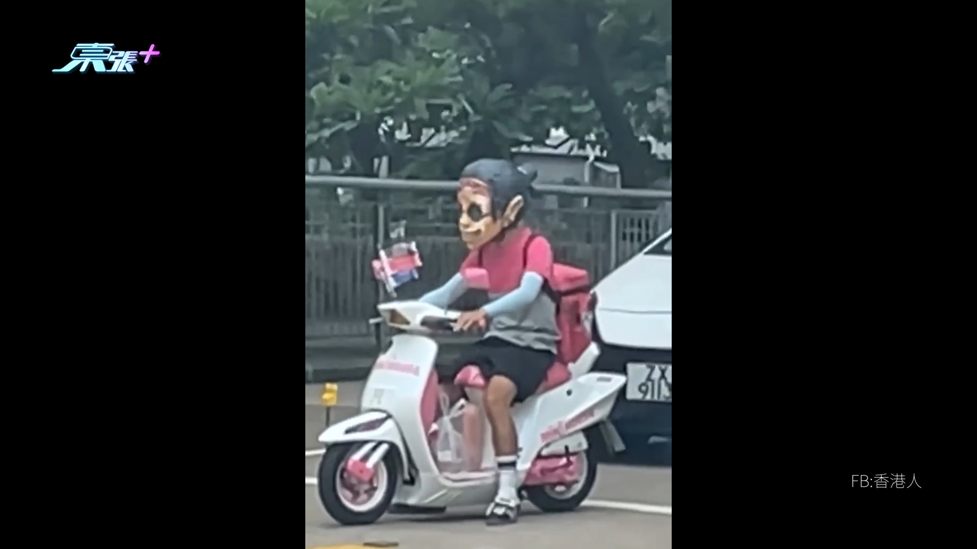 香港鐵騎士戴公仔電單車頭盔惹熱議　網民質疑頭盔不合法