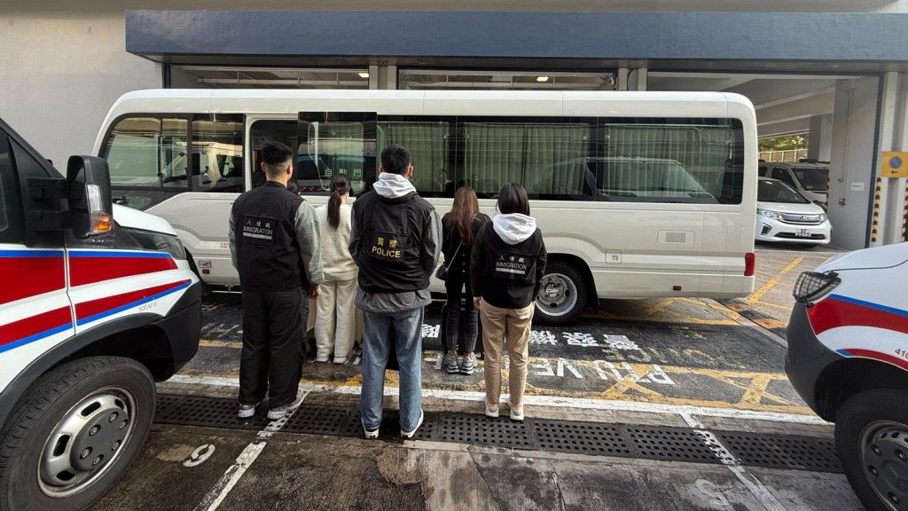 警方聯同入境處大埔掃黃，拘18名雙程證內地女最大51歲。
