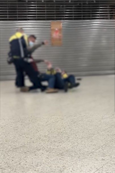 觀塘港鐵站爆4人混戰疑醉酒鬧事