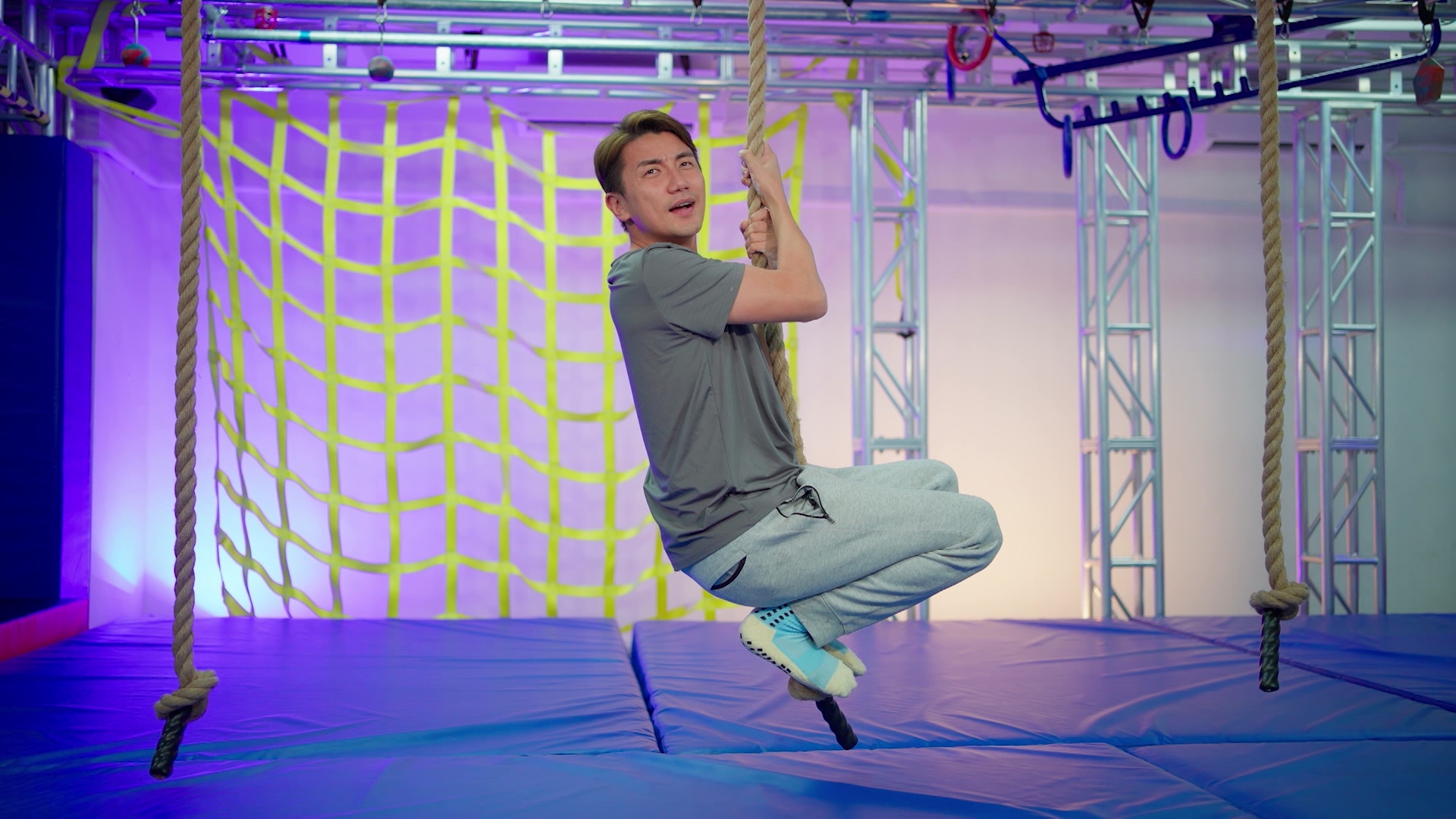 Tony主持嘅《成人教科書》同23位小朋友突破傳統思維限制