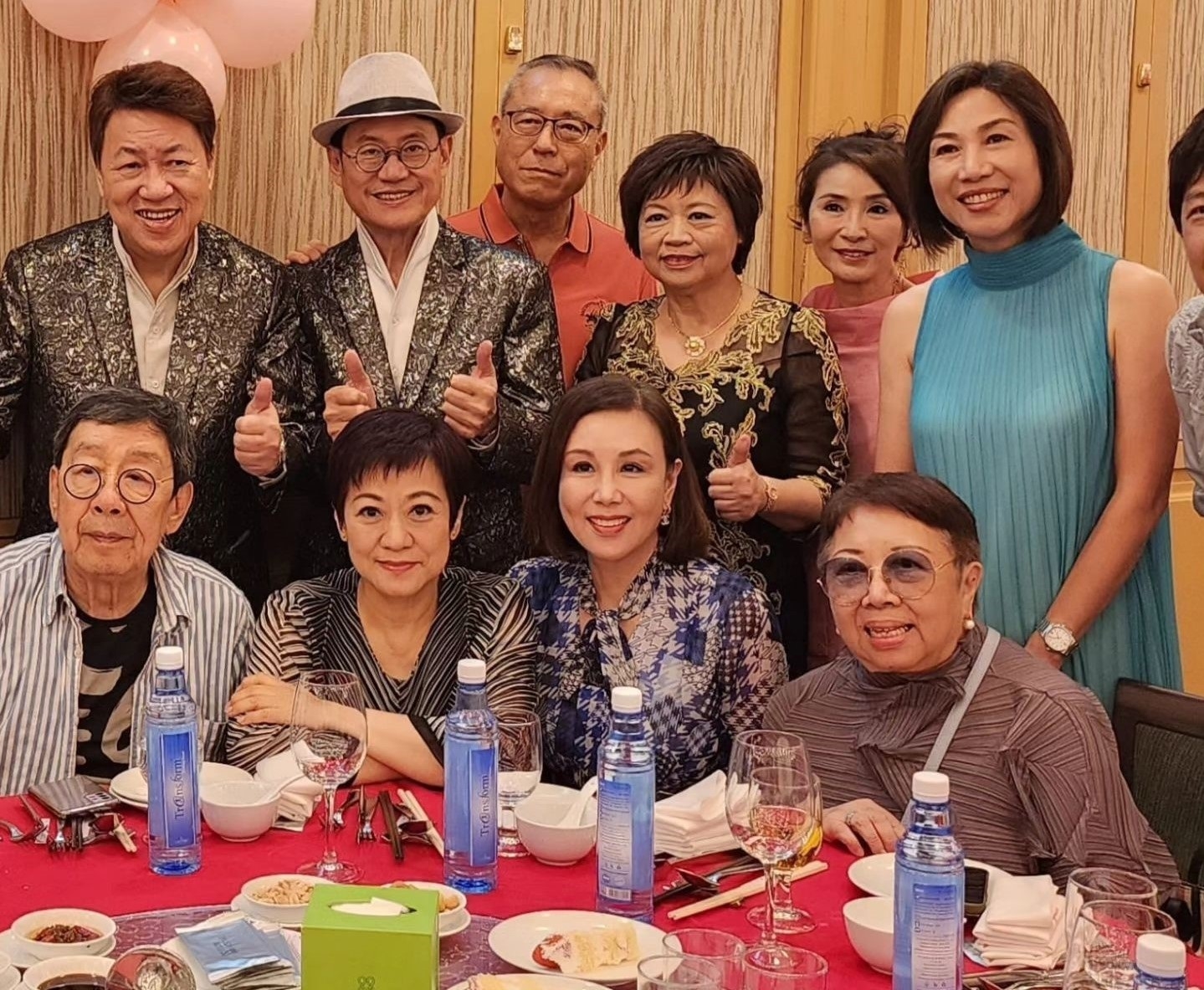 文雪兒喺社交平台貼出多張合照，更祝賀壽星身體健康及永遠美麗。