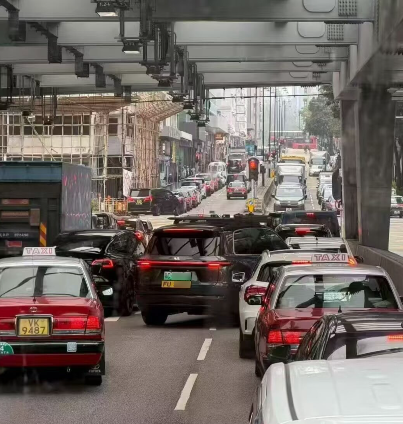 粵車南下司機怕怕　市民街坊齊心監察　司機公路體驗「大陸化打尖」