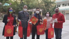 官員新春假期落區探訪 張國鈞指政府將做好簡約公屋改善市民生活