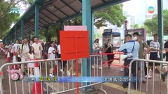 【太平清醮】[現場]中環5號碼頭人流明顯增加 有警員在場維持秩序