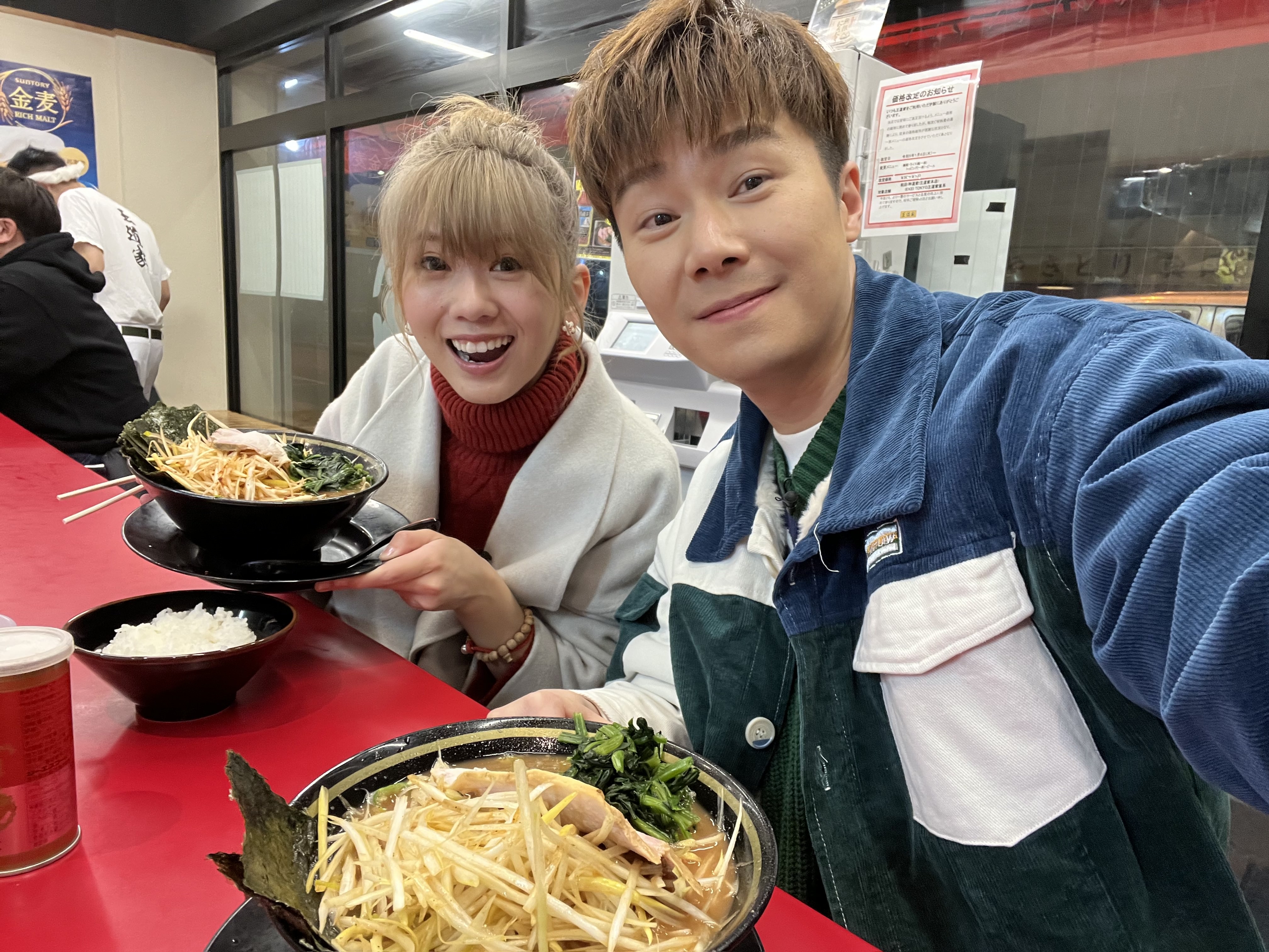 周奕瑋同陳嘉慧慳住遊勻成個東京。