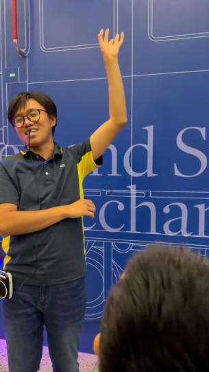 港鐵男職員真身竟為「鐵路展導賞員」