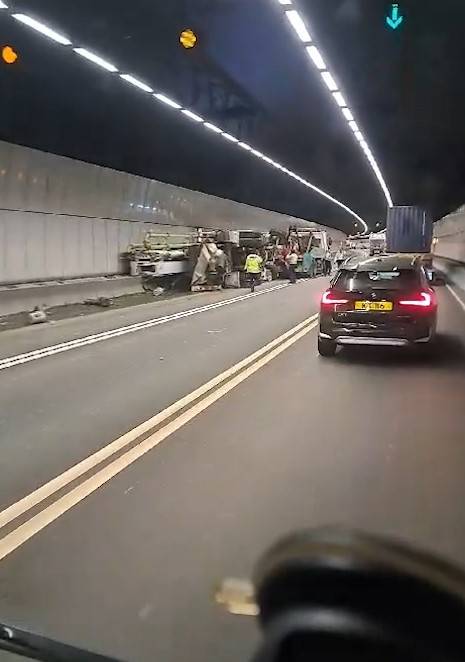尖山隧道車禍。(影片截圖／FB@Bosco Chu)