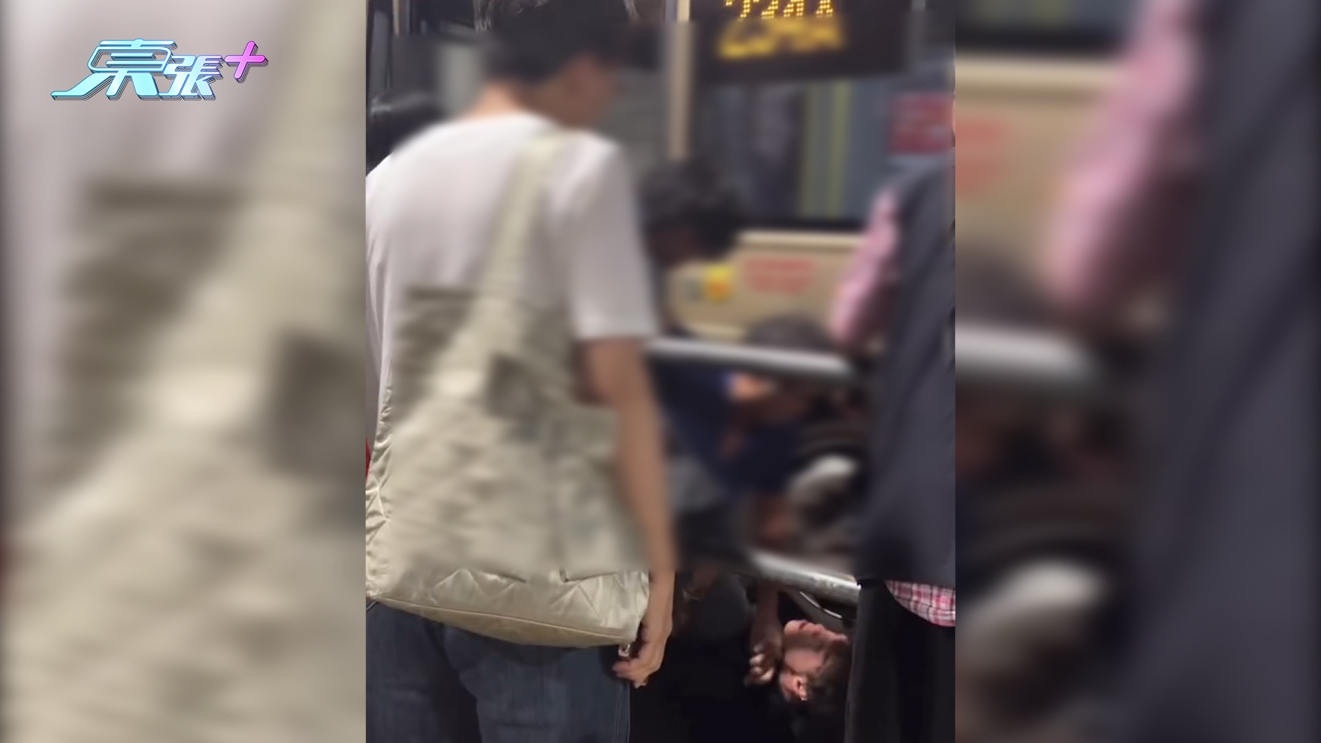 巴士站MMA｜兩男疑因排隊起肢體衝突　雙方情緒激動更動武爭執