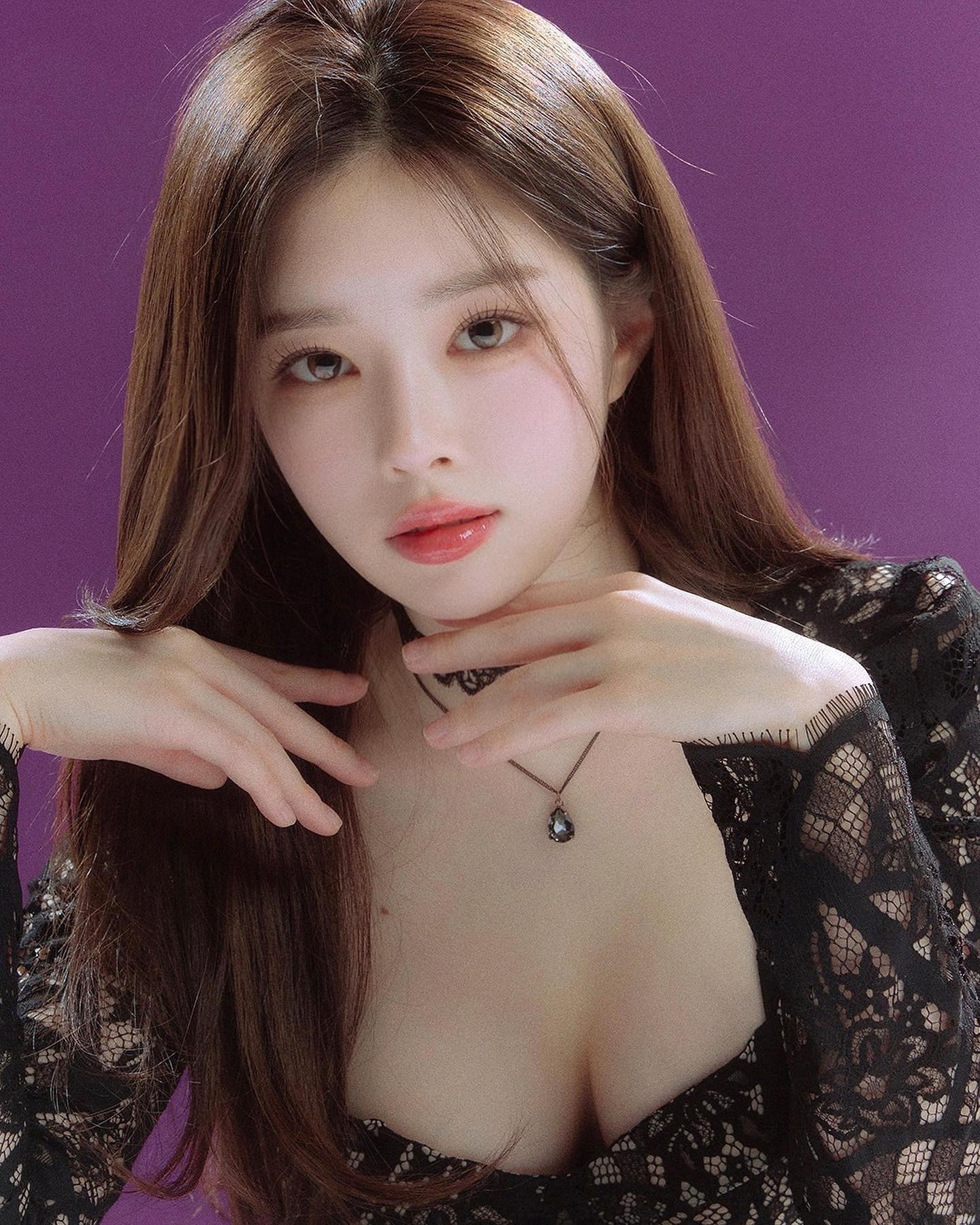 同佢傳出緋聞嘅網紅女友李惠媛亦疑有同行