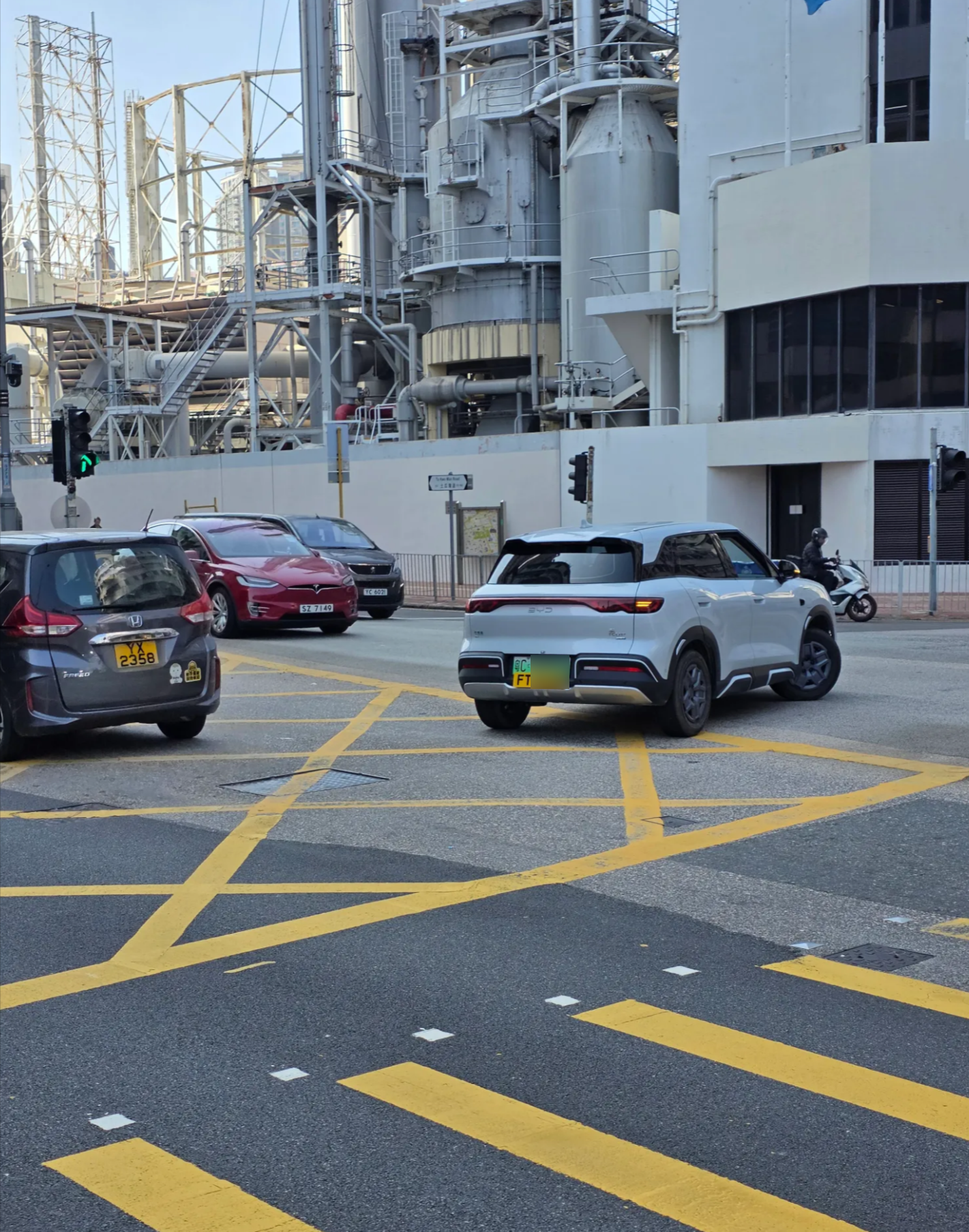 粵車南下｜內地司機土瓜灣「大地任我行」亂闖黃格　網民憂爆大禍：遲早有人命