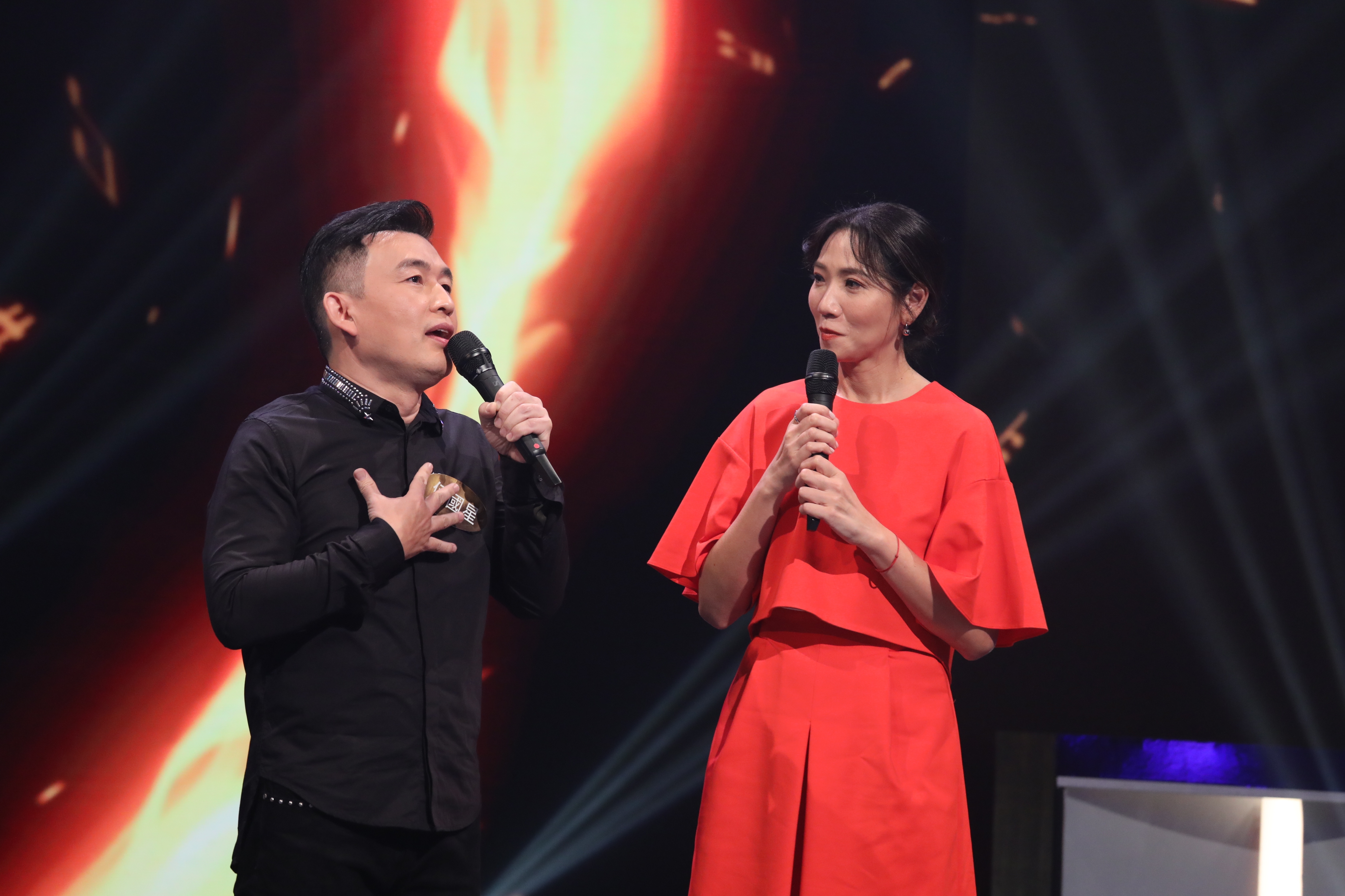 何國星係1988年新秀亞軍，佢又唱成點呢？