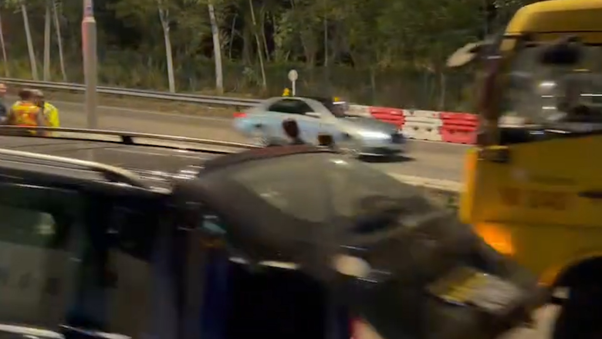 新田公路「中港牌」七人車撞箭嘴車　疑因收掣不及