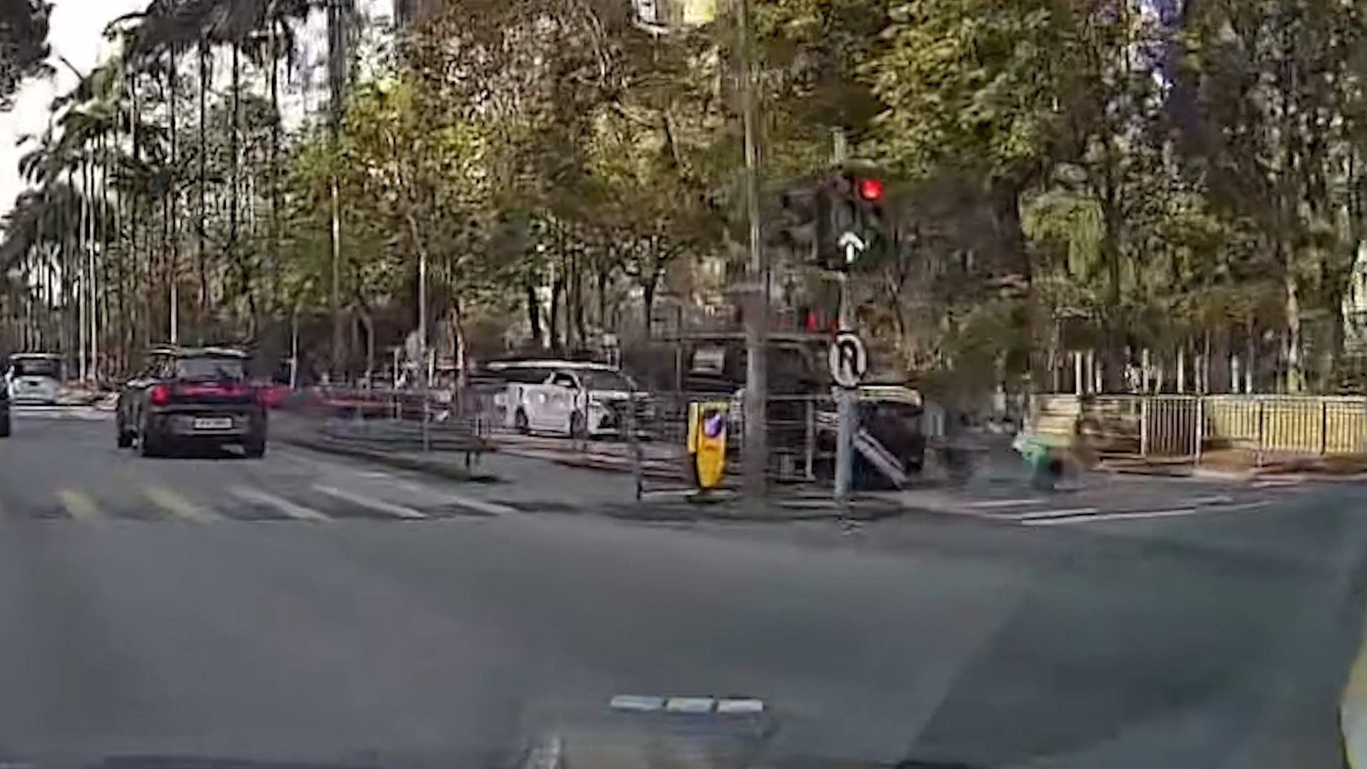 車Cam直擊｜上水單車女捱貨Van撞　事發一刻畫面曝光　傷者送院搶救後不治