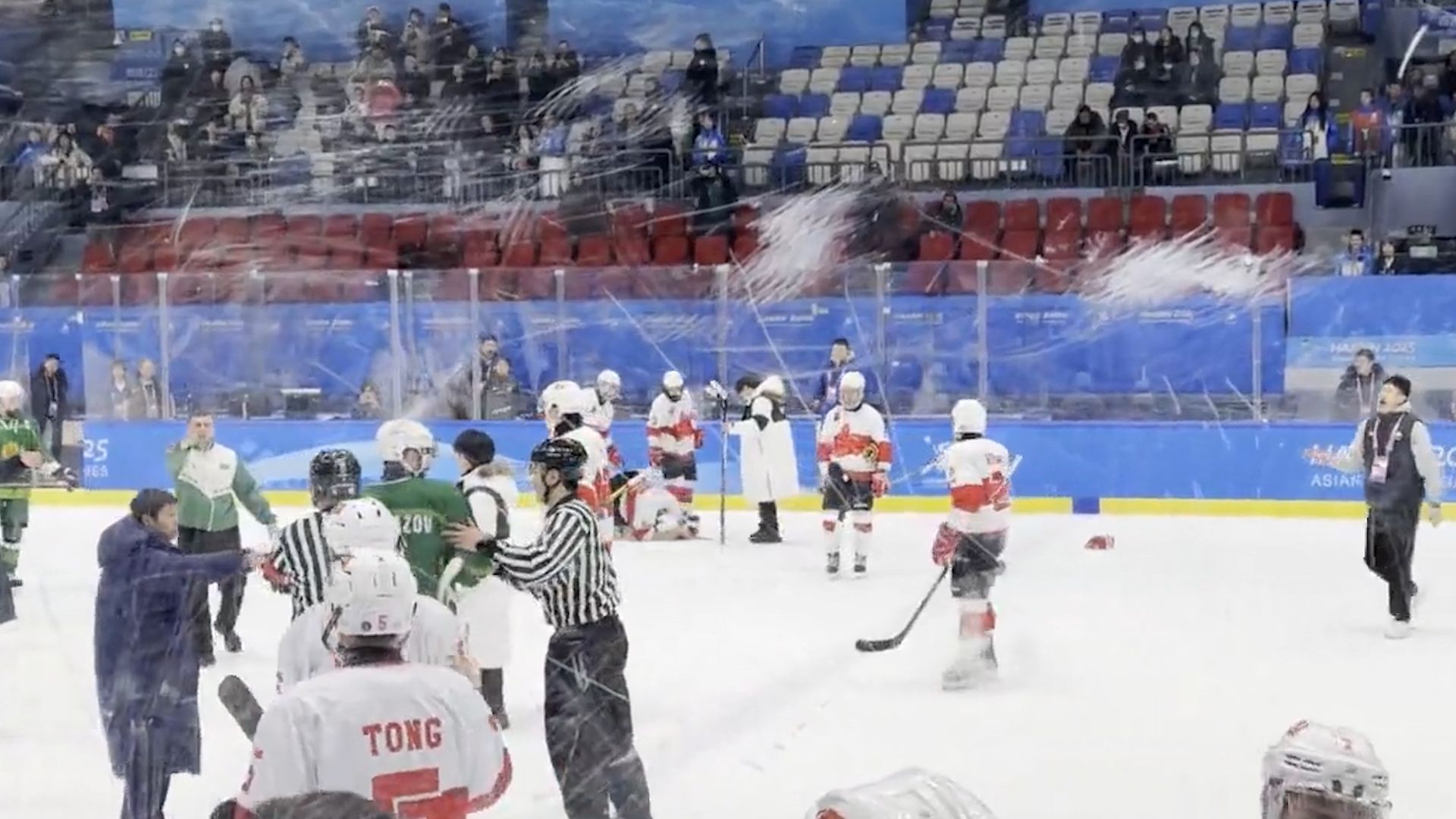 亞冬運港冰球隊勝後遭對手圍毆