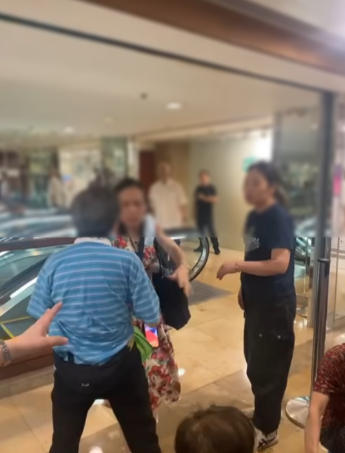 排隊黨MMA｜3女子金鐘運輸署霸位內訌衝突　阿婆膠袋出手狠擊「蛇頭」