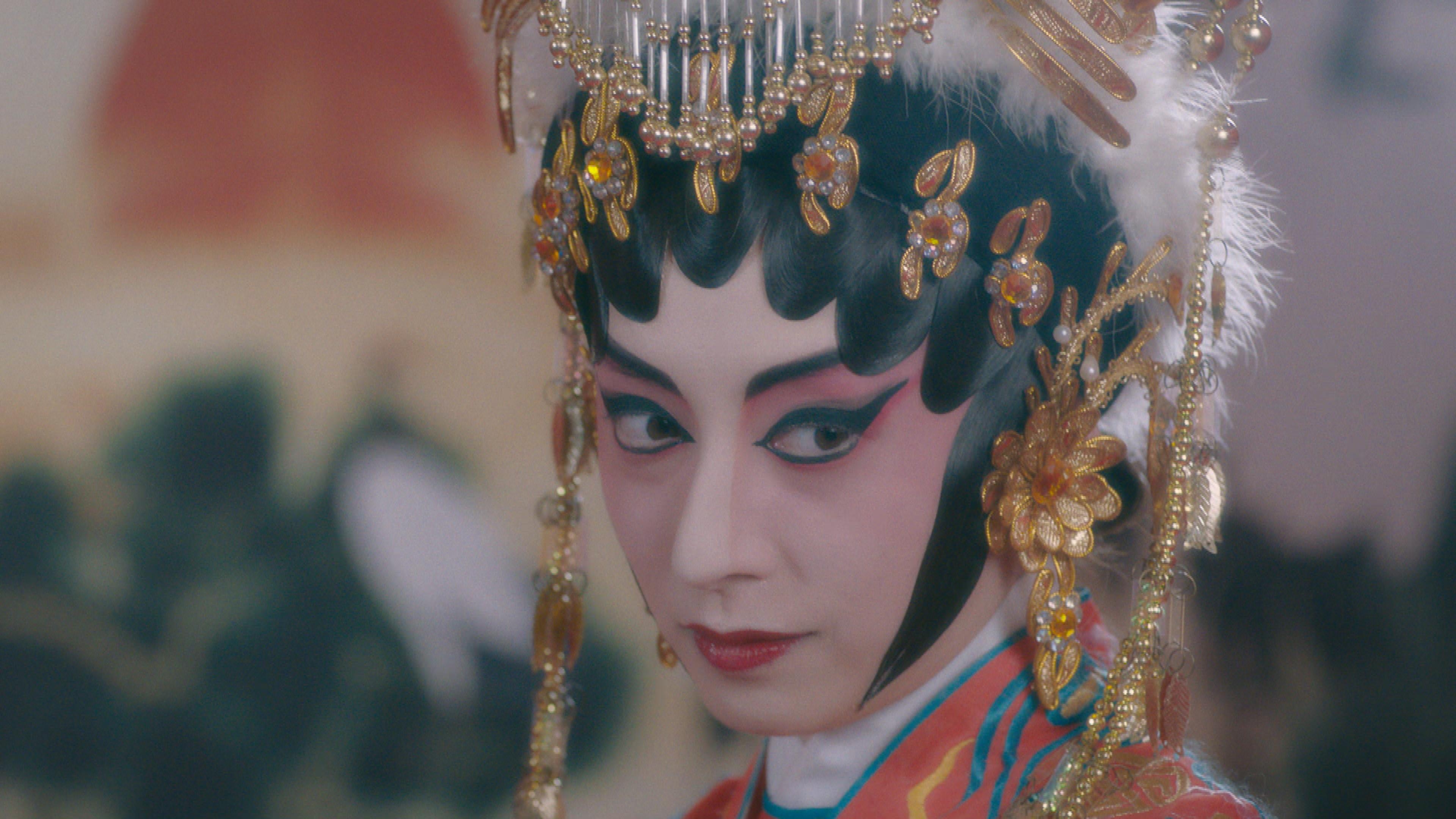 今次有機會以粵劇妝扮演出，令嘉欣覺得非常有趣