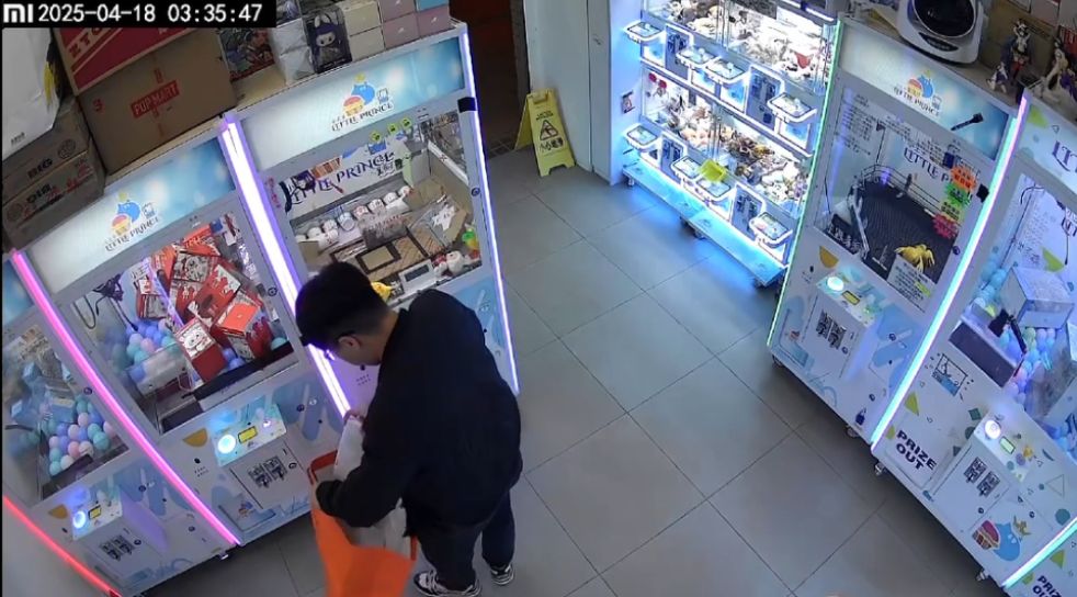 四眼男兩分鐘內偷至少6盒玩具