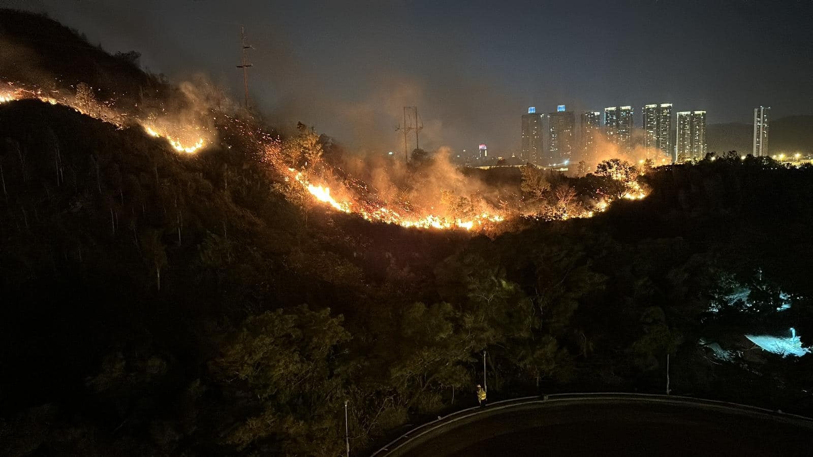 天氣乾燥，山火猛烈。網絡圖片