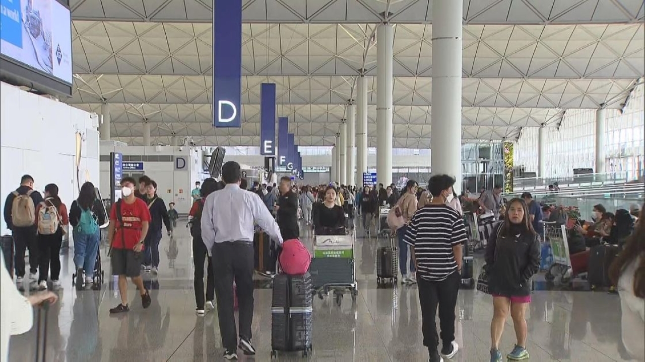 聖誕長假期最後一天迎來入境高峰　預計全日69.5萬人次抵港　機場口岸最為繁忙