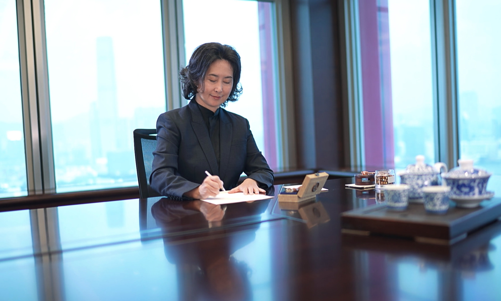 信德集團主席何超瓊藉香港回歸25周年，以家書抒發愛國情懷。