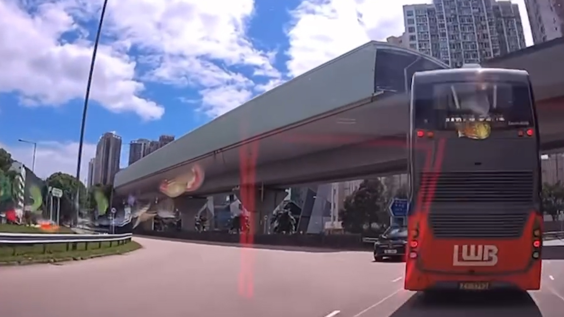 車Cam直擊｜馬鞍山司機迴旋處失誤打白鴿轉　網民嘲：個牌淘寶考返嚟