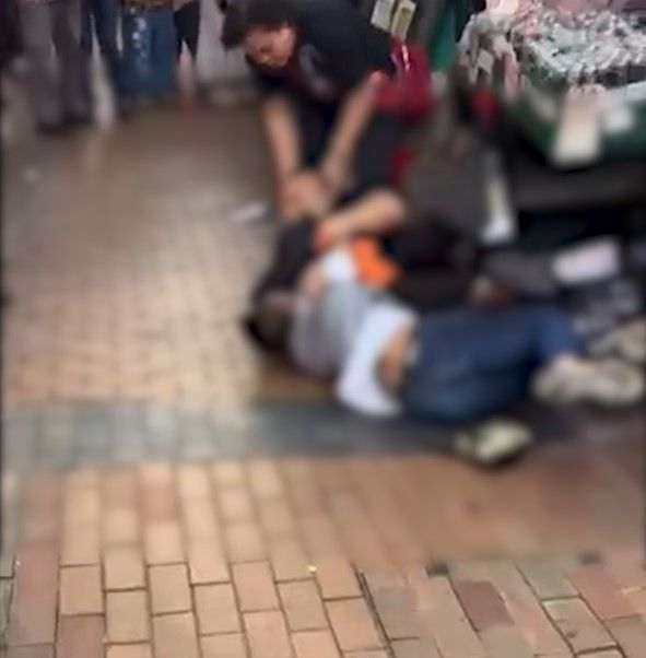 深水埗MMA｜兩男街頭互毆兼施「鉸剪腳」