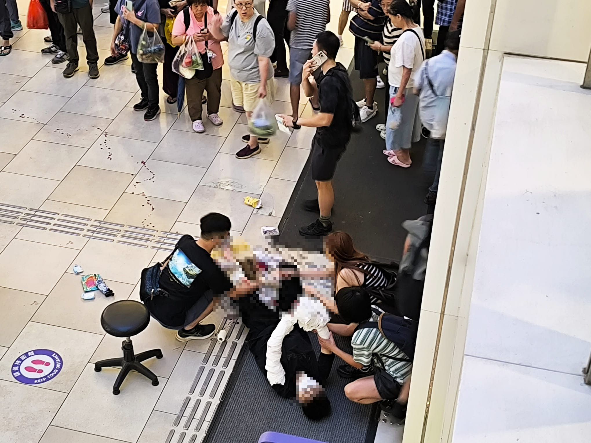 良景斬人｜17歲男用30厘米魚生刀斬手機店店主　現場見血路